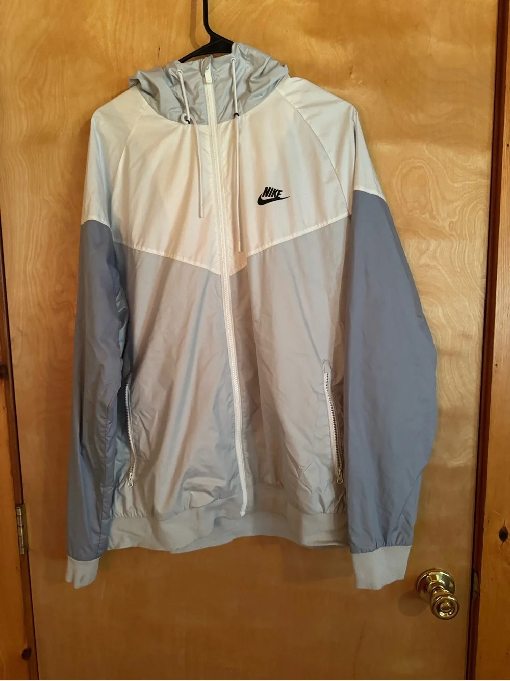 Nike Men's White & Light Gray Colorblock Windbreaker Jacket